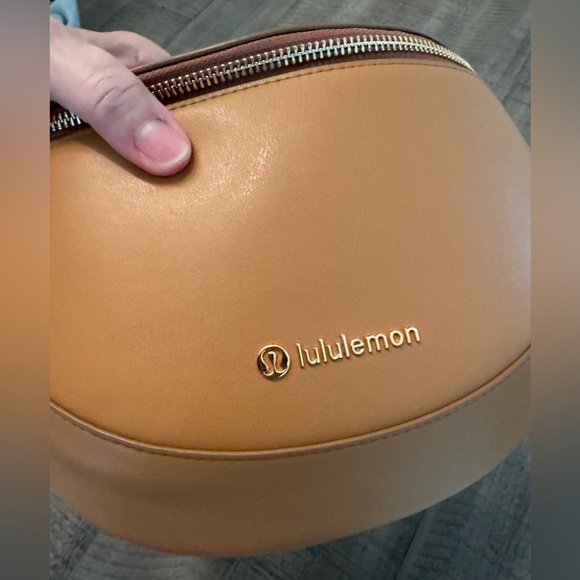Lululemon Cactus Saddle Crossbody Bag in Chestnut Brown.RARE FIND. - Picture 5 of 8